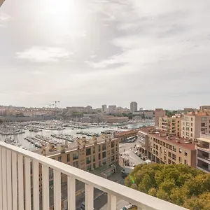 https://le-saint-jean-appt-avec-vue-sur-lentree-du-vieux-port.fr-provencehotel.com